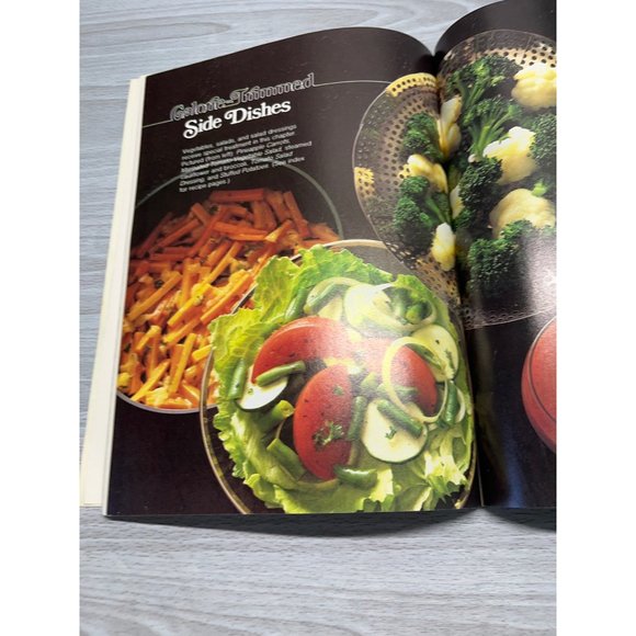 Calorie Trimmed Recipes Cookbook Better Homes and Gardens 210 Recipes 1982 - Picture 3 of 9